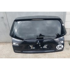 кришка багажника mitsubishi outlander xl колір чорний
